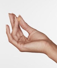 Becca Under Eye Brightening Corrector